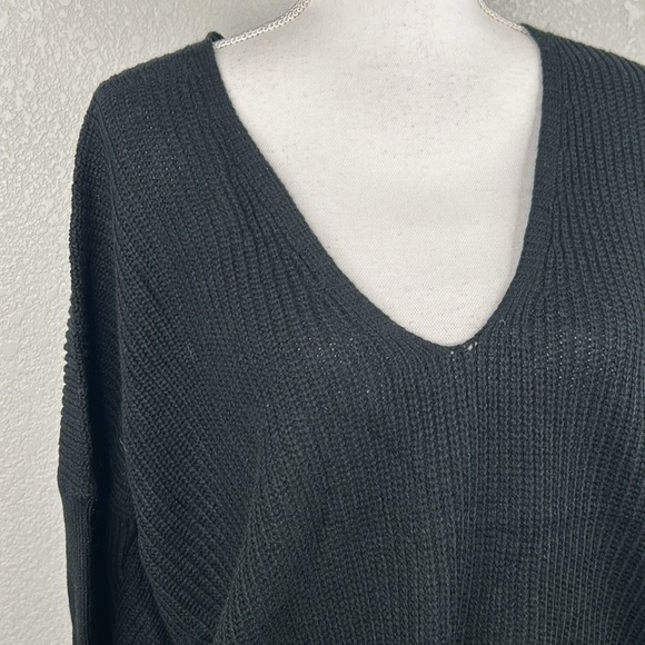 Forever 21 Black Knit V-Neck Open Knit Long Sleeve Sweater Size Small New! - Picture 2 of 9